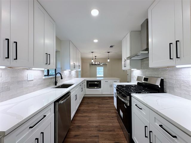 1814 Walnut Avenue, Carrollton, TX 75006