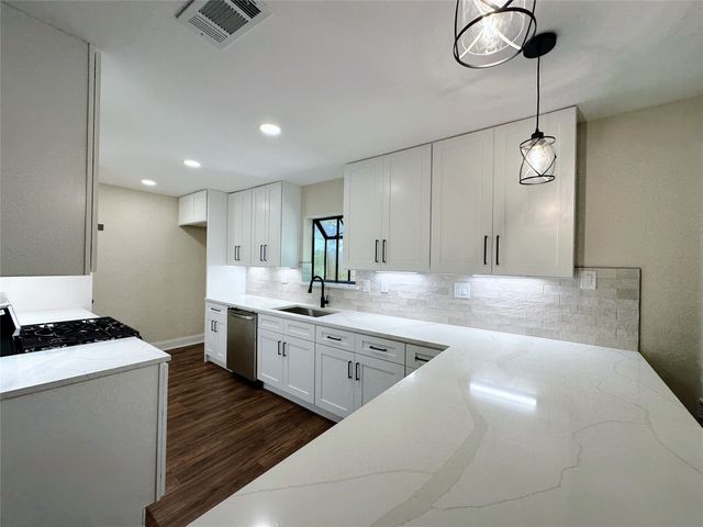 1814 Walnut Avenue, Carrollton, TX 75006