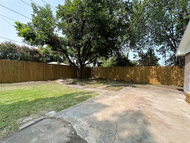 1814 Walnut Avenue, Carrollton, TX 75006