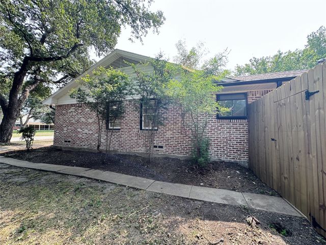 1814 Walnut Avenue, Carrollton, TX 75006