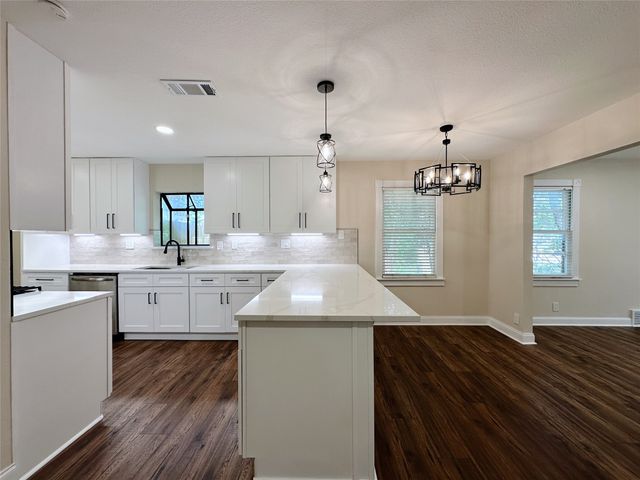 1814 Walnut Avenue, Carrollton, TX 75006