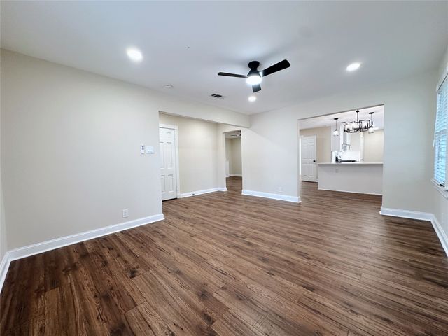 1814 Walnut Avenue, Carrollton, TX 75006