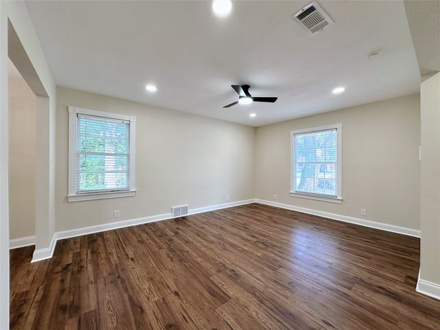 1814 Walnut Avenue, Carrollton, TX 75006