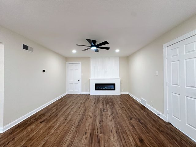 1814 Walnut Avenue, Carrollton, TX 75006