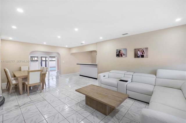 490 W 33rd Pl, Hialeah, FL 33012