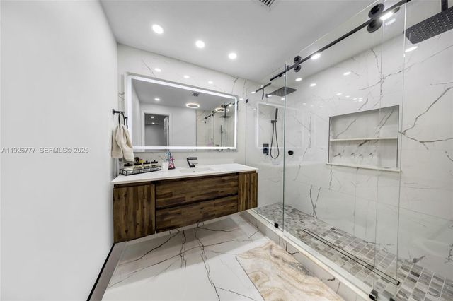 490 W 33rd Pl, Hialeah, FL 33012