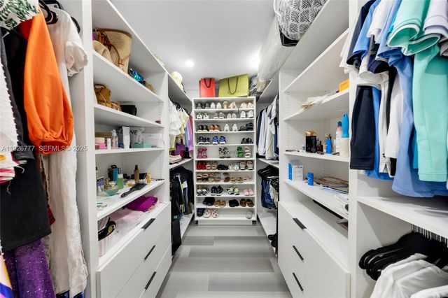 490 W 33rd Pl, Hialeah, FL 33012