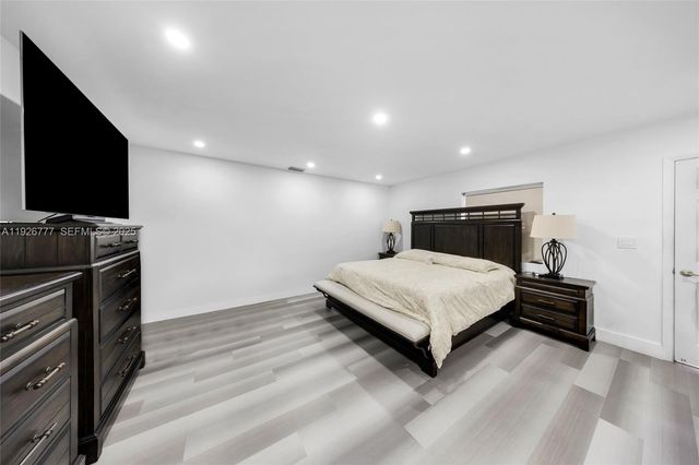 490 W 33rd Pl, Hialeah, FL 33012