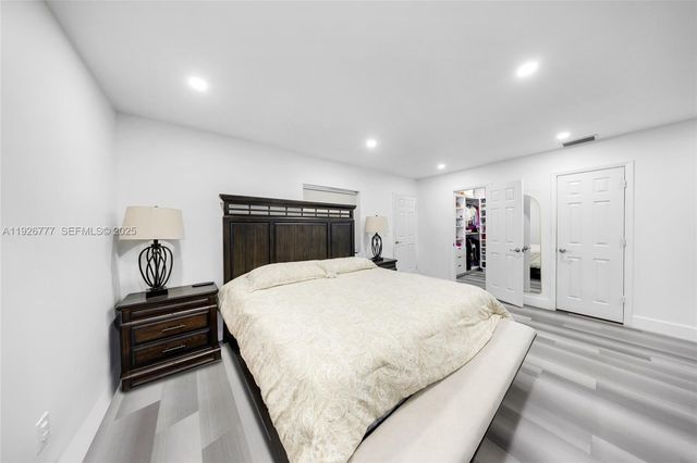 490 W 33rd Pl, Hialeah, FL 33012