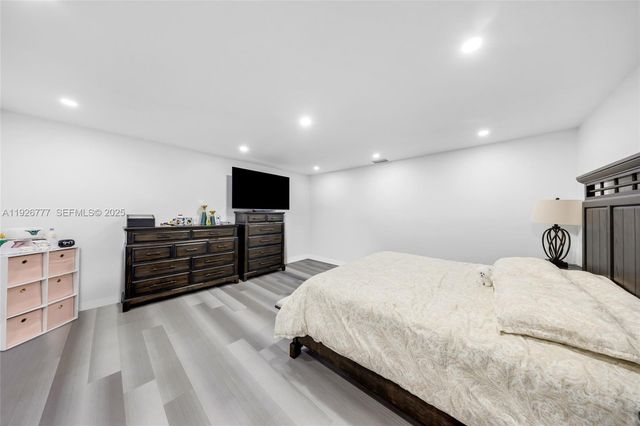 490 W 33rd Pl, Hialeah, FL 33012