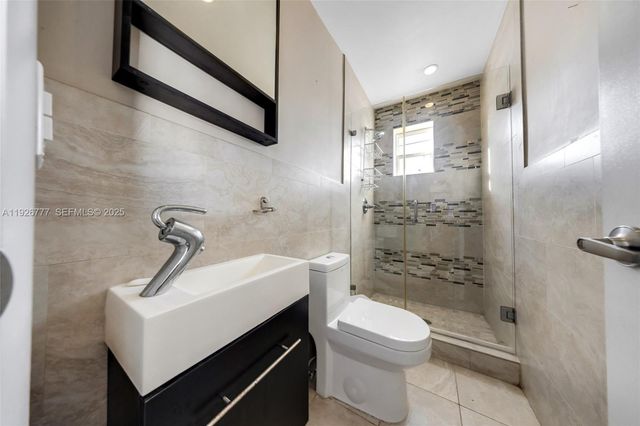 490 W 33rd Pl, Hialeah, FL 33012