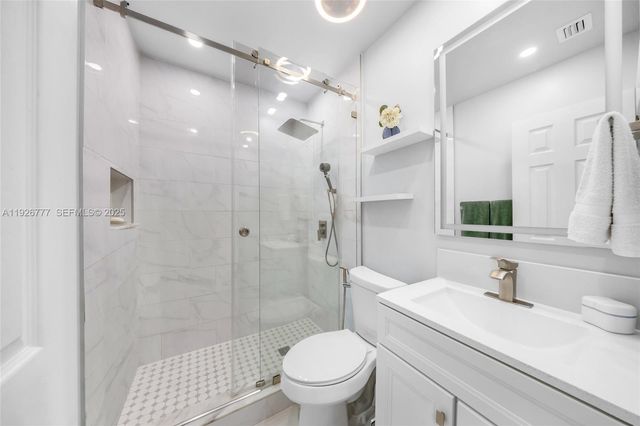 490 W 33rd Pl, Hialeah, FL 33012