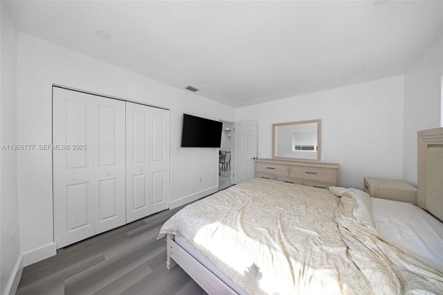 490 W 33rd Pl, Hialeah, FL 33012