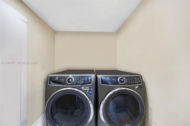 490 W 33rd Pl, Hialeah, FL 33012