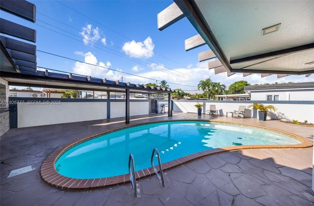 490 W 33rd Pl, Hialeah, FL 33012