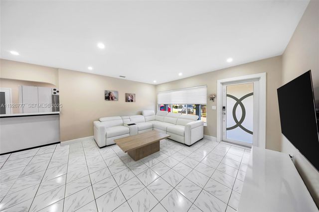 490 W 33rd Pl, Hialeah, FL 33012