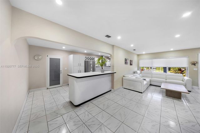 490 W 33rd Pl, Hialeah, FL 33012