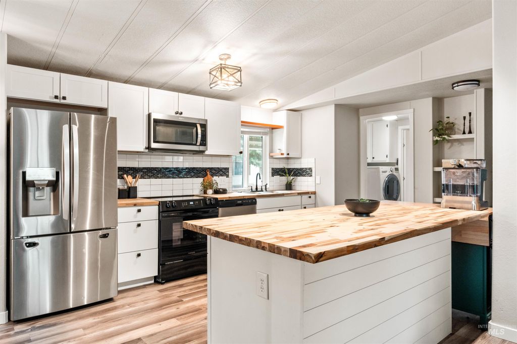 1200 S Artesian Rd 29, Eagle, ID 83616