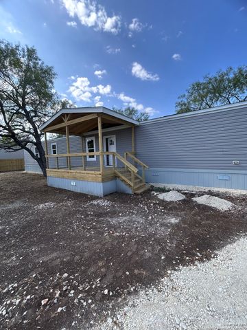 268 County Road 4637, Hondo, TX 78861