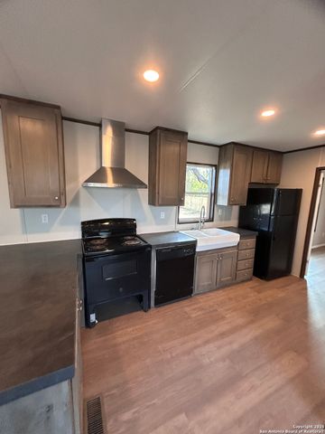 268 County Road 4637, Hondo, TX 78861