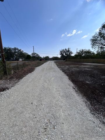 268 County Road 4637, Hondo, TX 78861