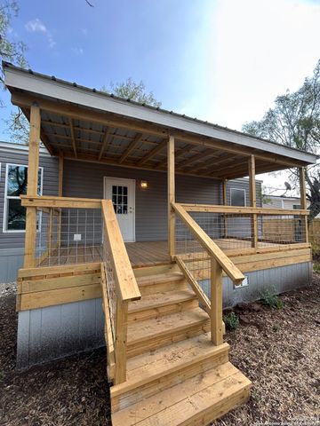 268 County Road 4637, Hondo, TX 78861