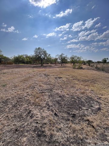 268 County Road 4637, Hondo, TX 78861