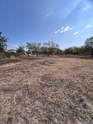 268 County Road 4637, Hondo, TX 78861
