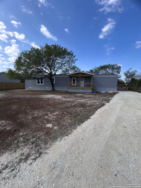 268 County Road 4637, Hondo, TX 78861