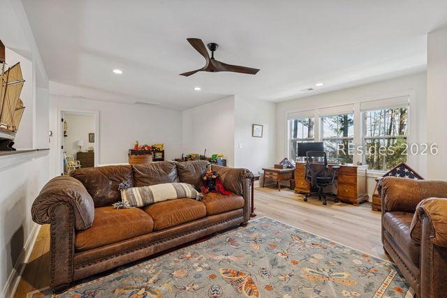 1 Pine Island Rd, Bluffton, SC 29910