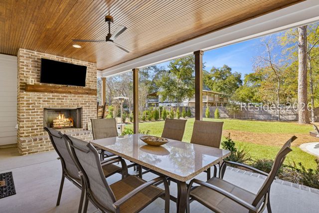 1 Pine Island Rd, Bluffton, SC 29910