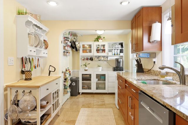 163 Reservoir Rd, Quincy, MA 02170