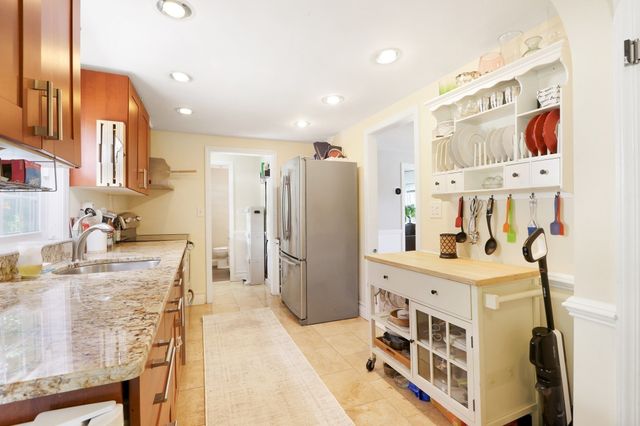 163 Reservoir Rd, Quincy, MA 02170