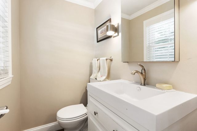 163 Reservoir Rd, Quincy, MA 02170