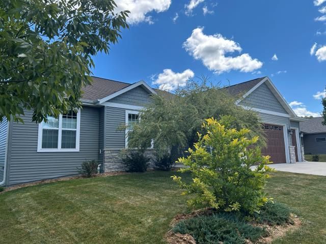 461 T-BIRD DRIVE, Fond Du Lac, WI 54935