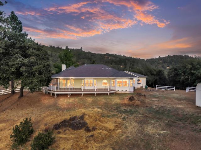 10460 Oak Canyon Dr, Penn Valley, CA 95946