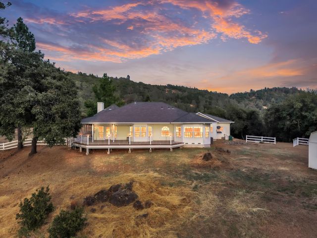 10460 Oak Canyon Dr, Penn Valley, CA 95946