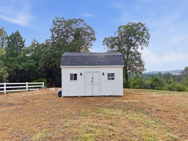 10460 Oak Canyon Dr, Penn Valley, CA 95946