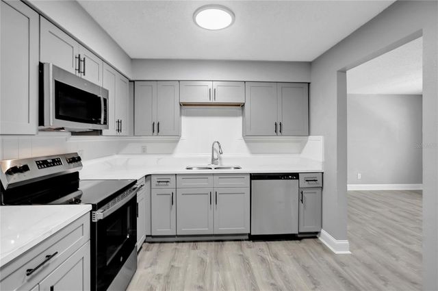 1615 E SITKA STREET, Tampa, FL 33604