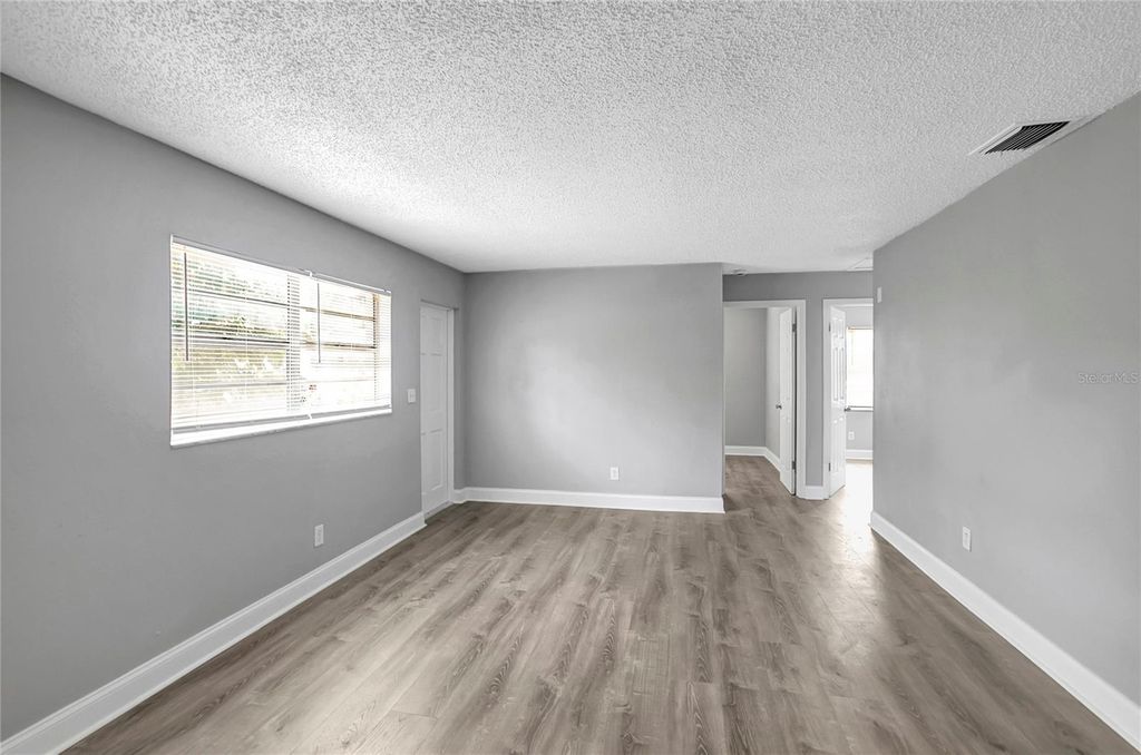 Image 3 of property listing at 1615 E SITKA STREET, Tampa, FL 33604