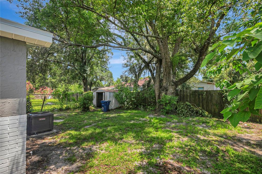 Image 31 of property listing at 1615 E SITKA STREET, Tampa, FL 33604