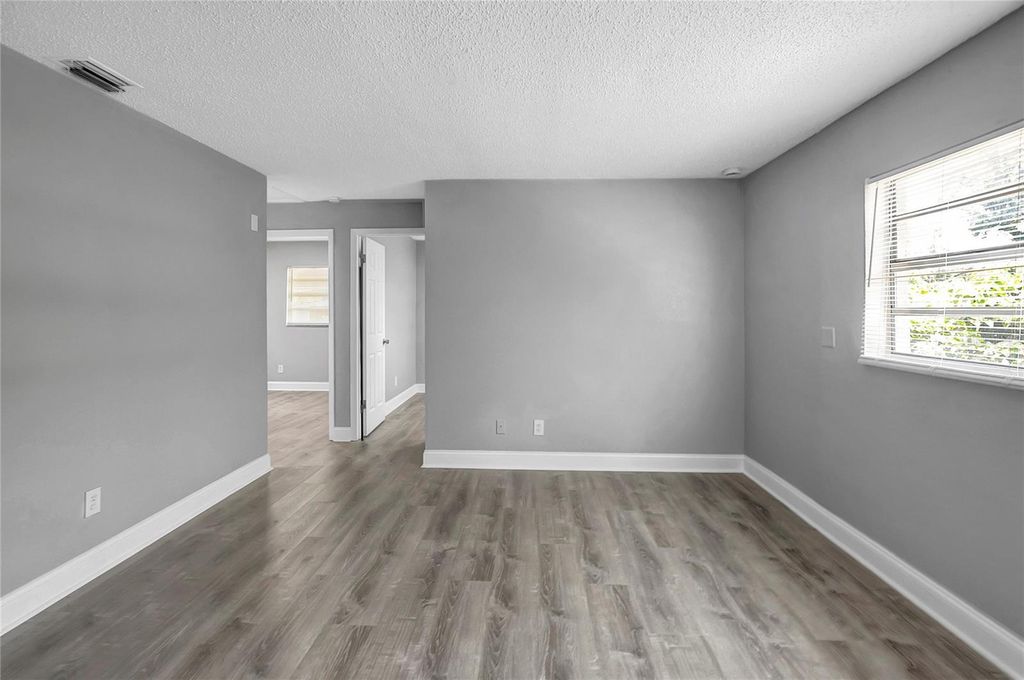 Image 7 of property listing at 1615 E SITKA STREET, Tampa, FL 33604