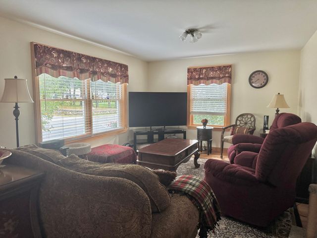170 Main St, Groveland, MA 01834