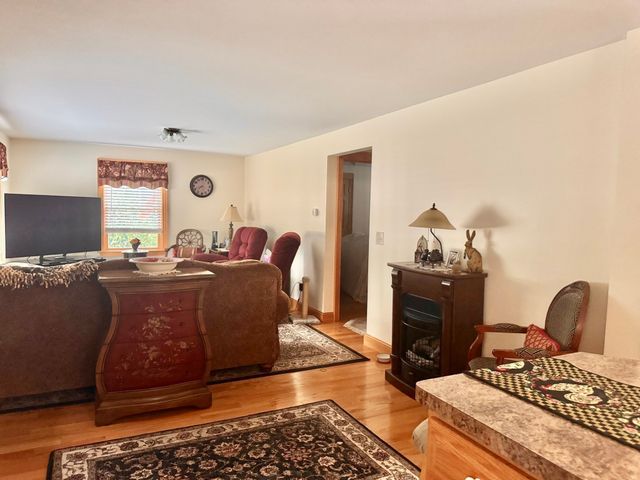 170 Main St, Groveland, MA 01834