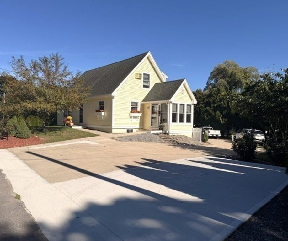 170 Main St, Groveland, MA 01834