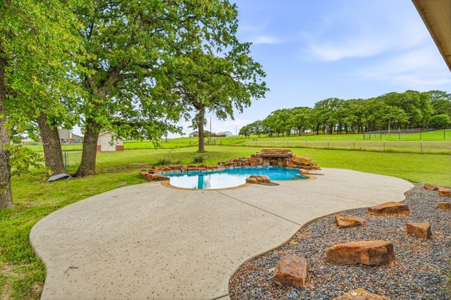 111 Adair Lane, Weatherford, TX 76088