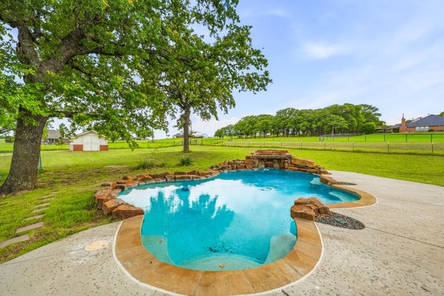 111 Adair Lane, Weatherford, TX 76088