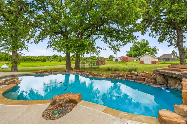 111 Adair Lane, Weatherford, TX 76088