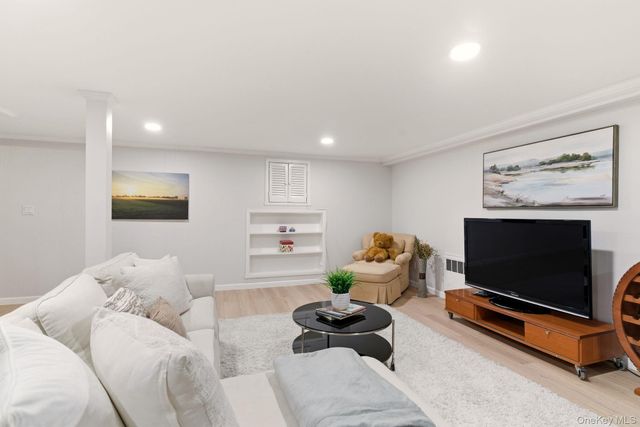 225 Willets Lane, Jericho, NY 11753