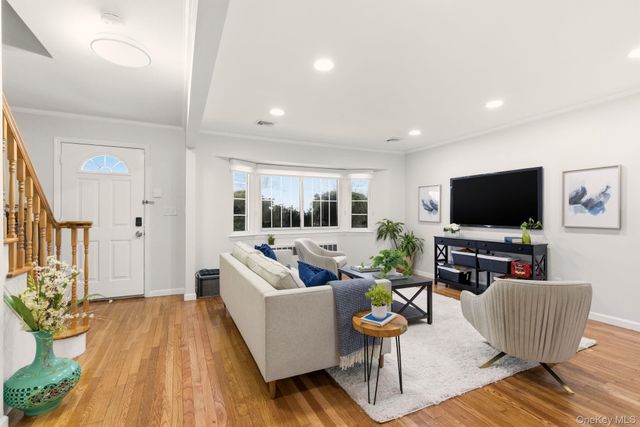 225 Willets Lane, Jericho, NY 11753